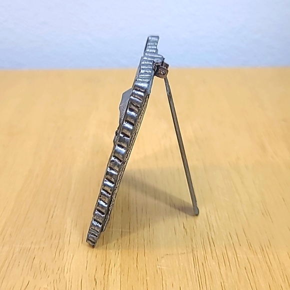 Vintage Boy & Girl Holding Umbrella 3D Picture Made Of Metal Pewter - Picture 2 of 6